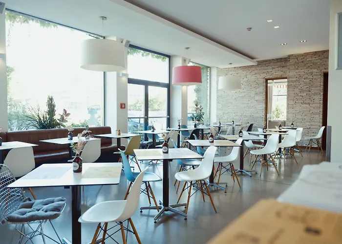 Daniel - Smart Lifestyle Near Centre 3*