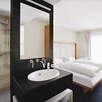 Daniel - Smart Lifestyle Near Centre Hotel
