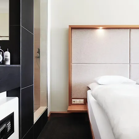 Daniel - Smart Lifestyle Near Centre Hotel 3*