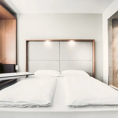 Отель Daniel - Smart Lifestyle Near Centre